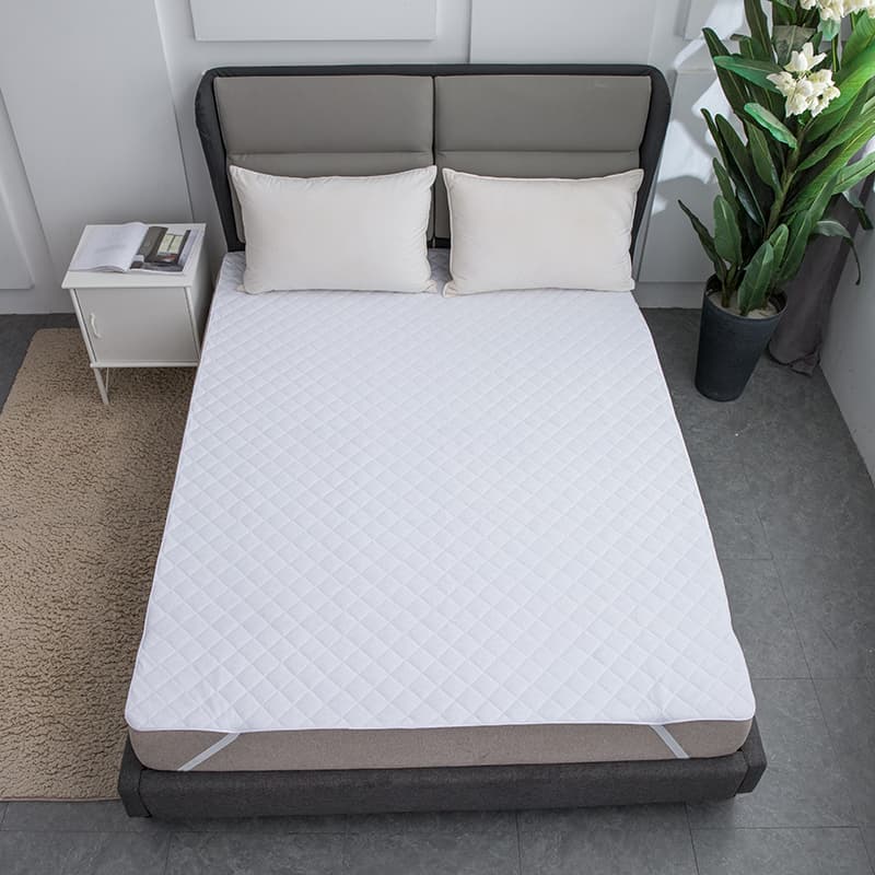 Waterproof Mattress Protector With Elastic Straps